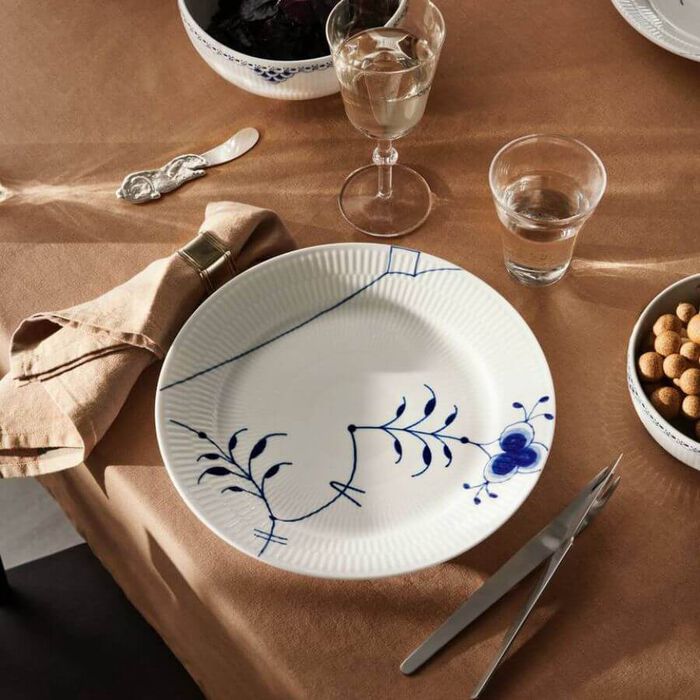 Bord dækket med Royal Copenhagen